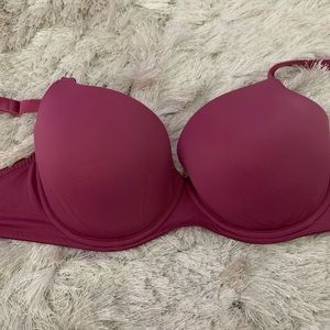 32DD VS Pink bra